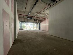 Middle Road (D7), Retail #522853281